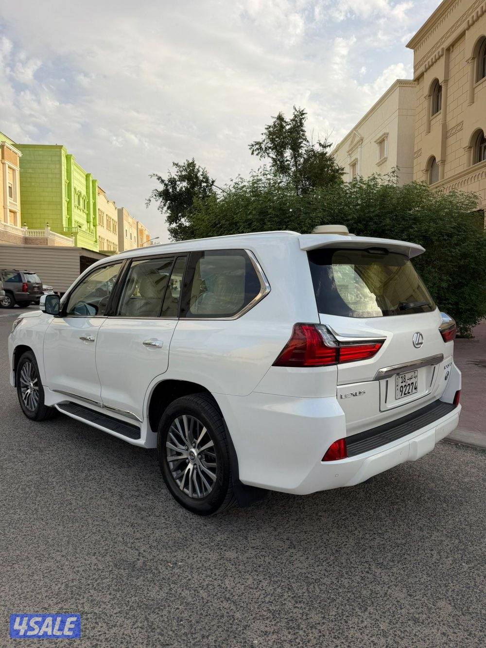 لكزس LX570 ٢٠٢٠ الساير عداد٦٠ ألف شرط الفحص قير مكينه شاصي البدي ٤ قطع1