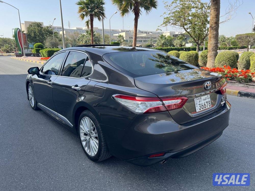 للبيع تويوتا كامري ليمتد V6 موديل 2020 ( فل اوبشن كامل المواصفات )4