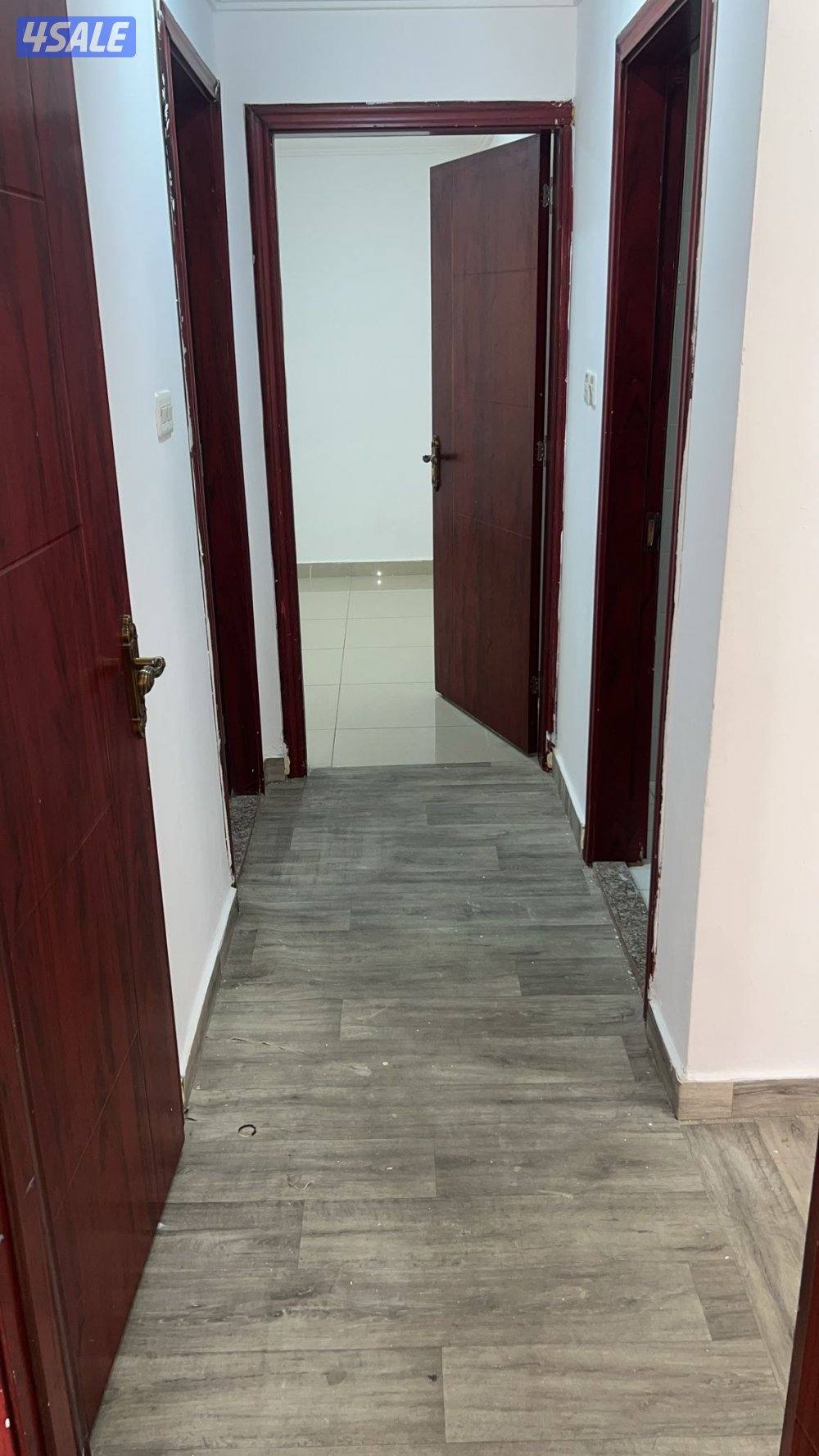 يوجد لدينا شقة للايجار 2غرفه و2حمام ومطبخ وصالة0