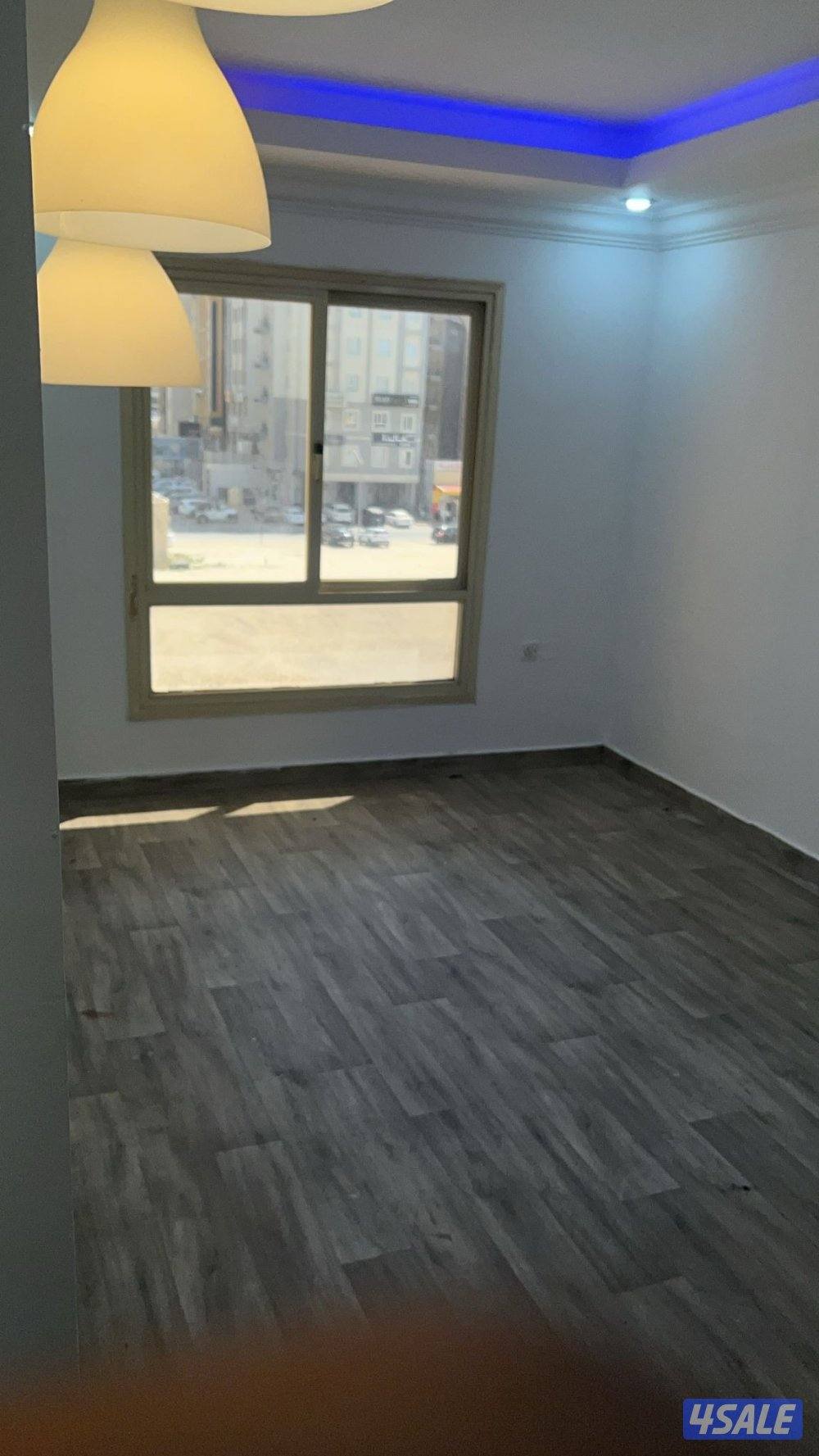 يوجد لدينا شقة للايجار 2غرفه و2حمام ومطبخ وصالة1