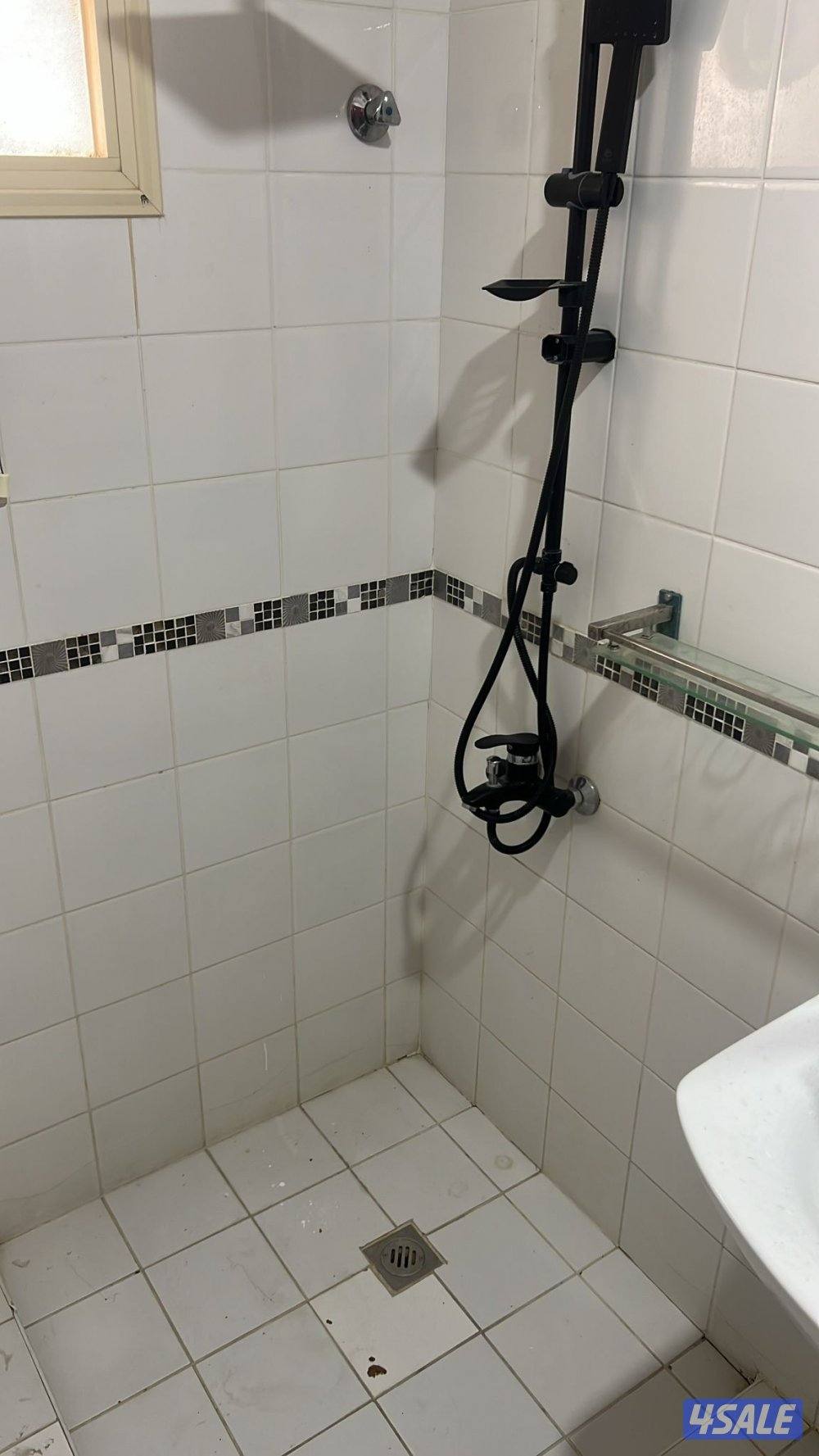 يوجد لدينا شقة للايجار 2غرفه و2حمام ومطبخ وصالة6