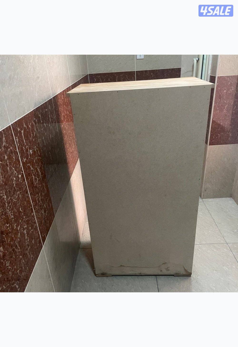 خزانة خشب محلي مع مفتاح حالة ممتازة2