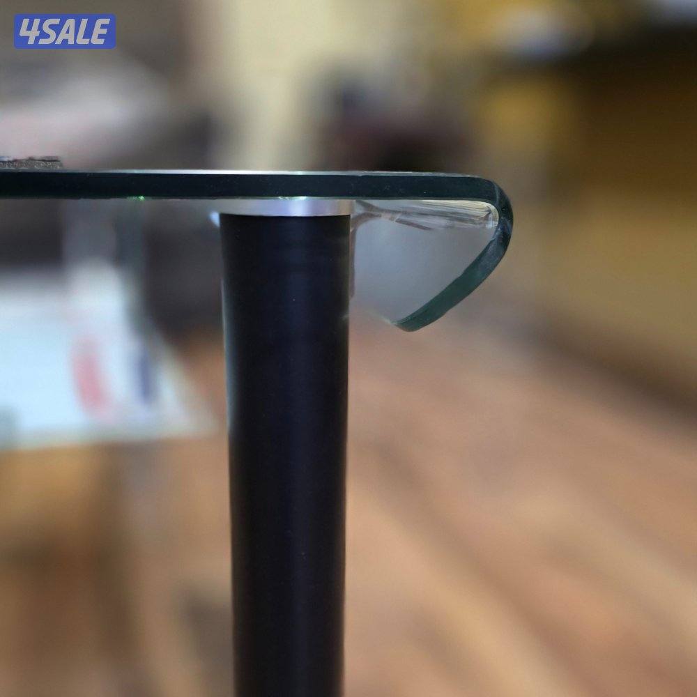 Glass-top Center Table for your living room, curved safety edges3