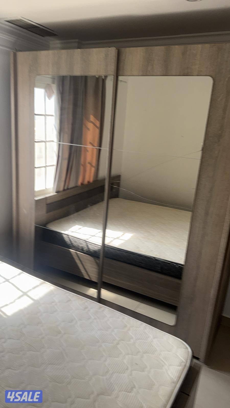 غرفه نوم سرير ومرتبه وكبت جرار0