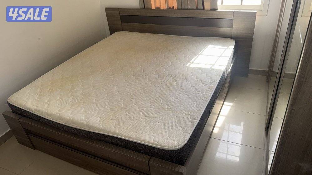 غرفه نوم سرير ومرتبه وكبت جرار1