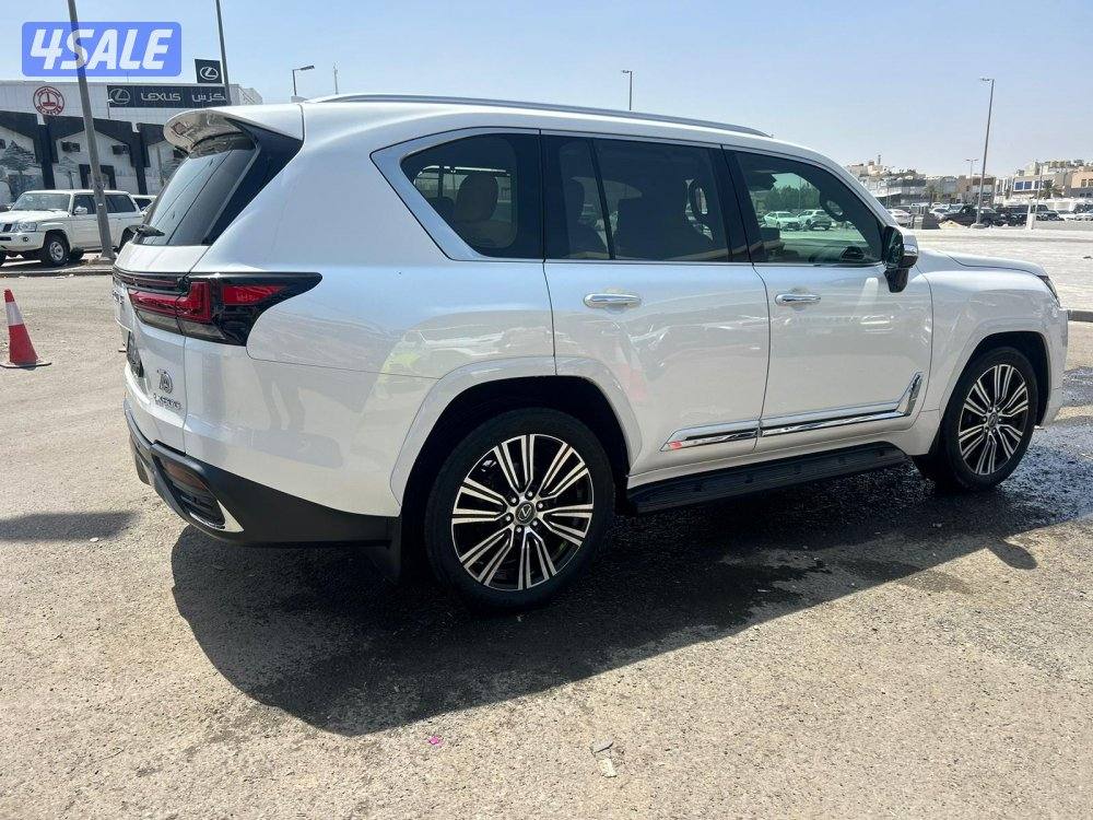 لكزس LX600 درجة اولى  twinturbo .V6 موديل 2024 ماشي 52.000 k.m3