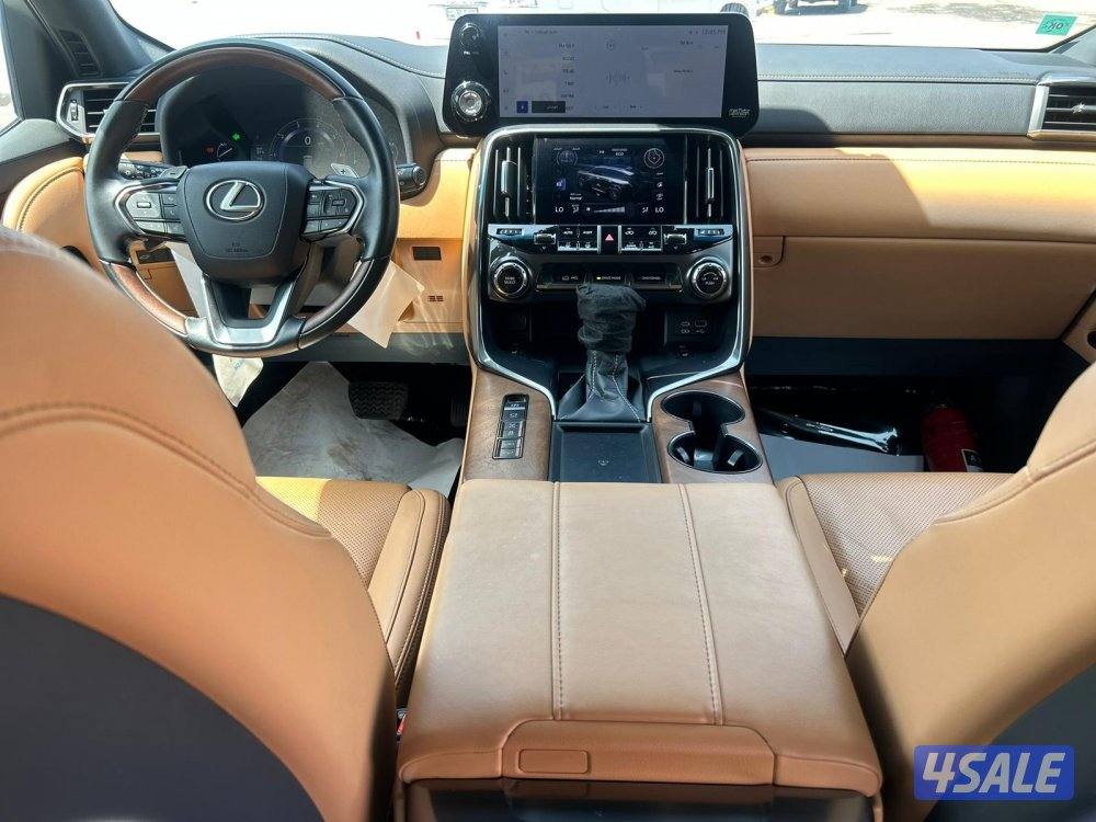 لكزس LX600 درجة اولى  twinturbo .V6 موديل 2024 ماشي 52.000 k.m7