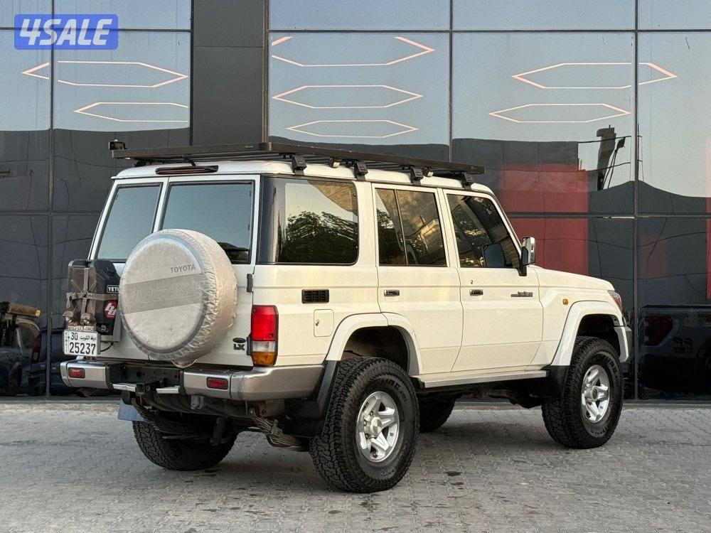 LAND CRUISER LX 4WD V6 _2013 صبغ الوكالة3