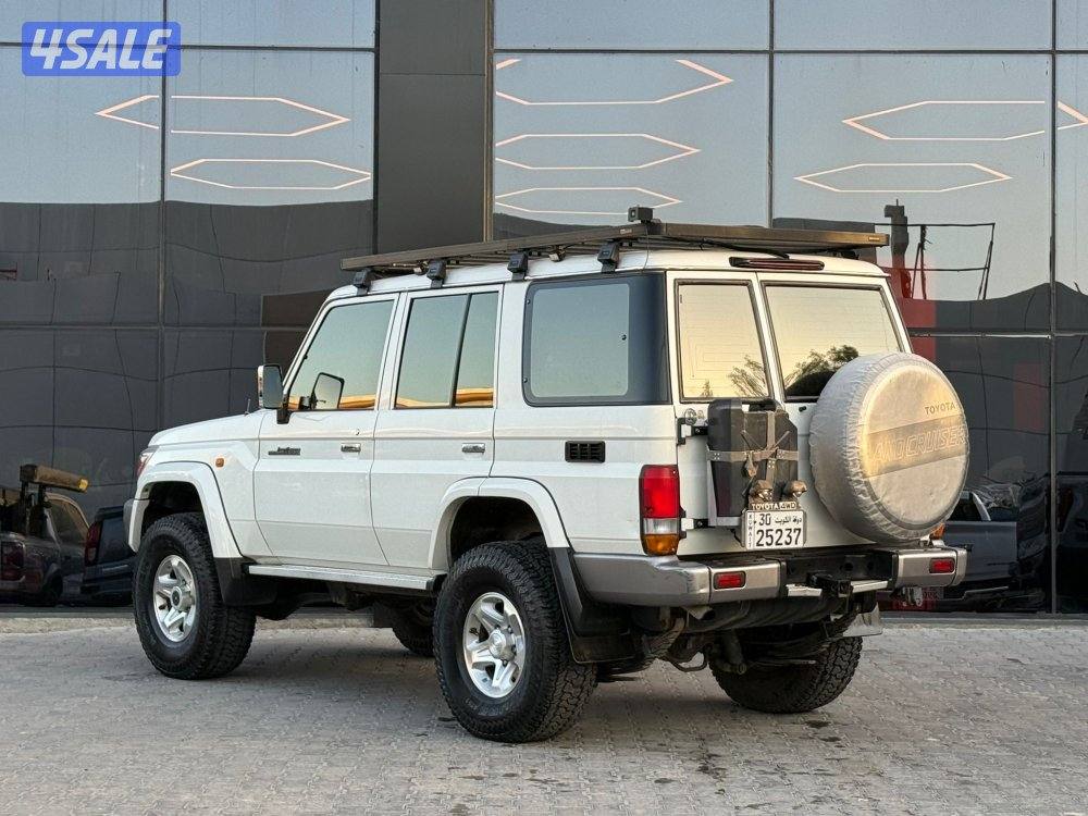 LAND CRUISER LX 4WD V6 _2013 صبغ الوكالة4
