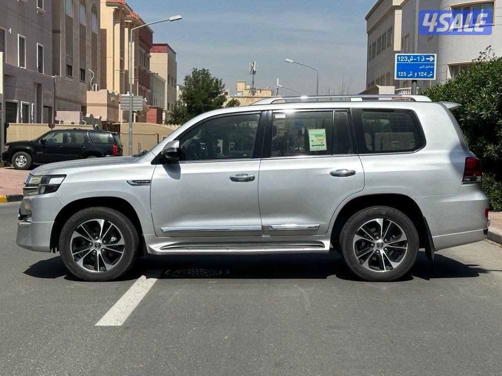 لاند كروزرGX.R جراند تورينج 2021 ماشي 106 صبغ 3 قطع شرط الفحص3