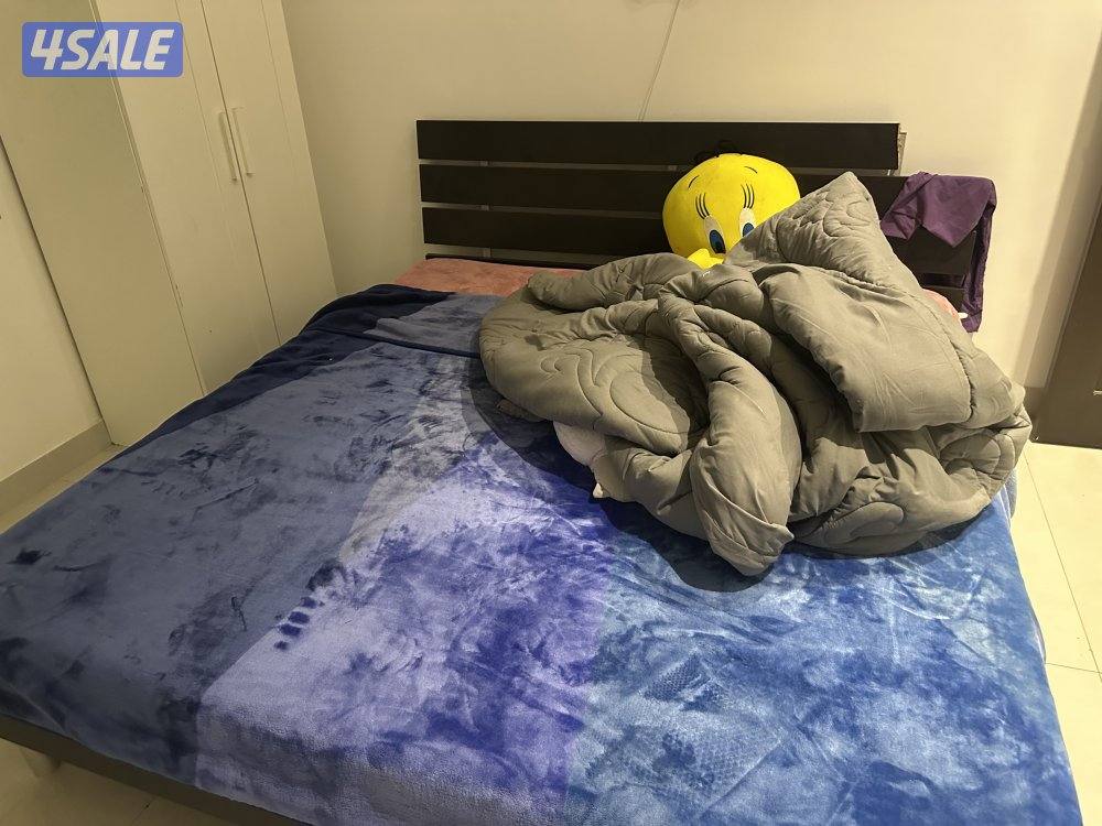 للبيع غرفة نوم وكبت وطاولة طعام نفرين متر ونص0