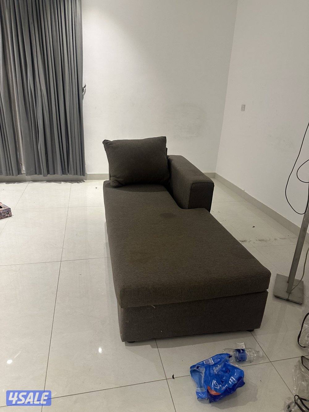 للبيع غرفة نوم وكبت وطاولة طعام نفرين متر ونص1