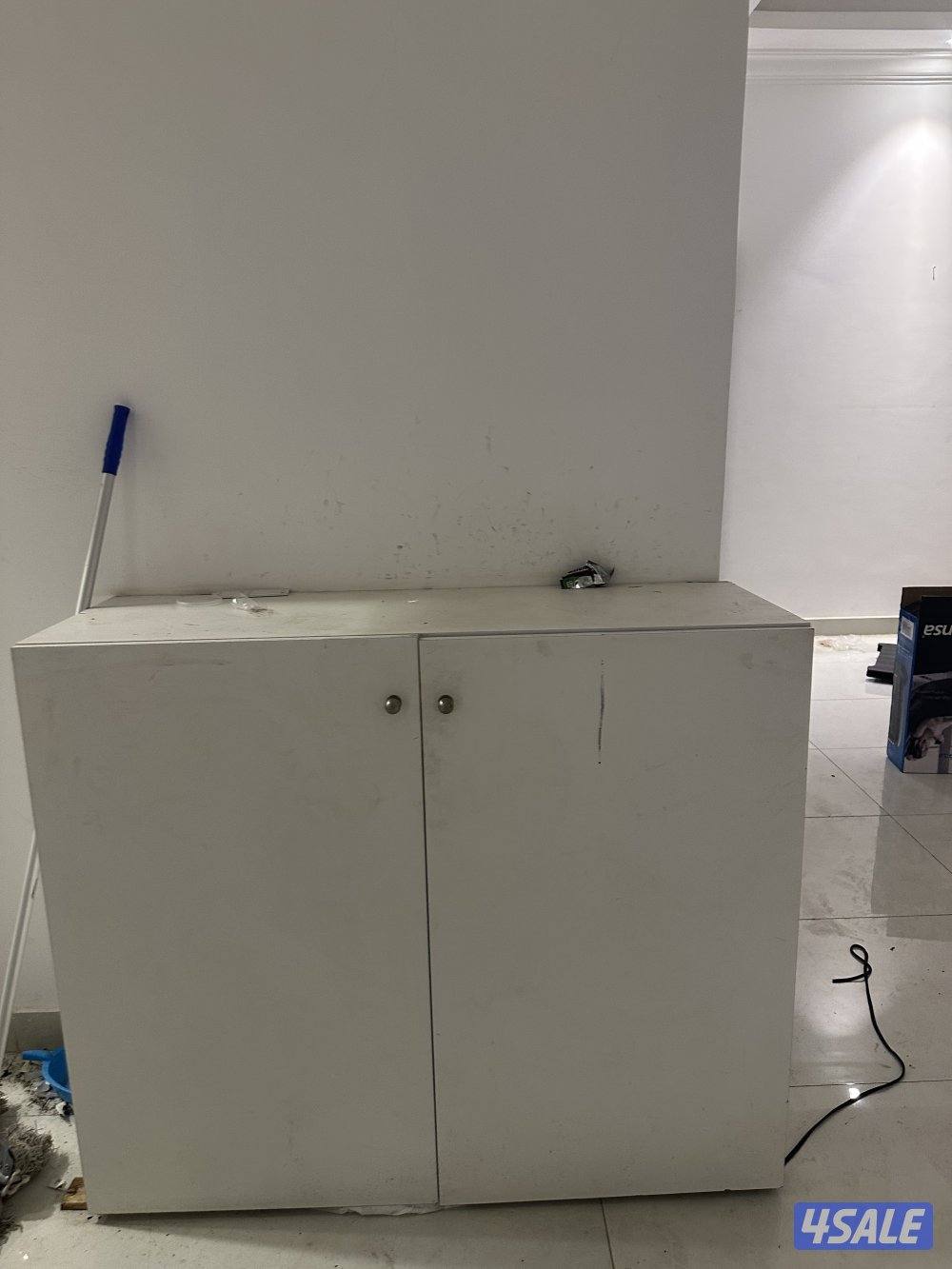 للبيع غرفة نوم وكبت وطاولة طعام نفرين متر ونص3