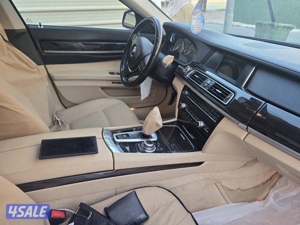 للبيع موديل 730LI. 2015 صبغ الوكالة عداد ٢٠١٣ بحالة ممتازه10