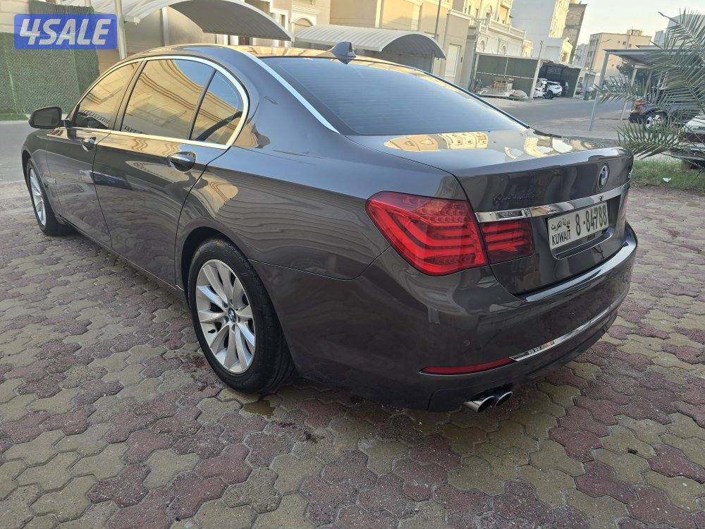 للبيع موديل 730LI. 2015 صبغ الوكالة عداد ٢٠١٣ بحالة ممتازه14