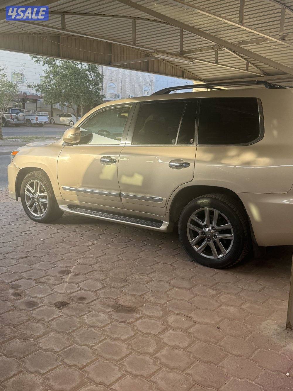 جيب لكزس LX570 موديل 2015 درجة أولى وارد الساير للبيع2