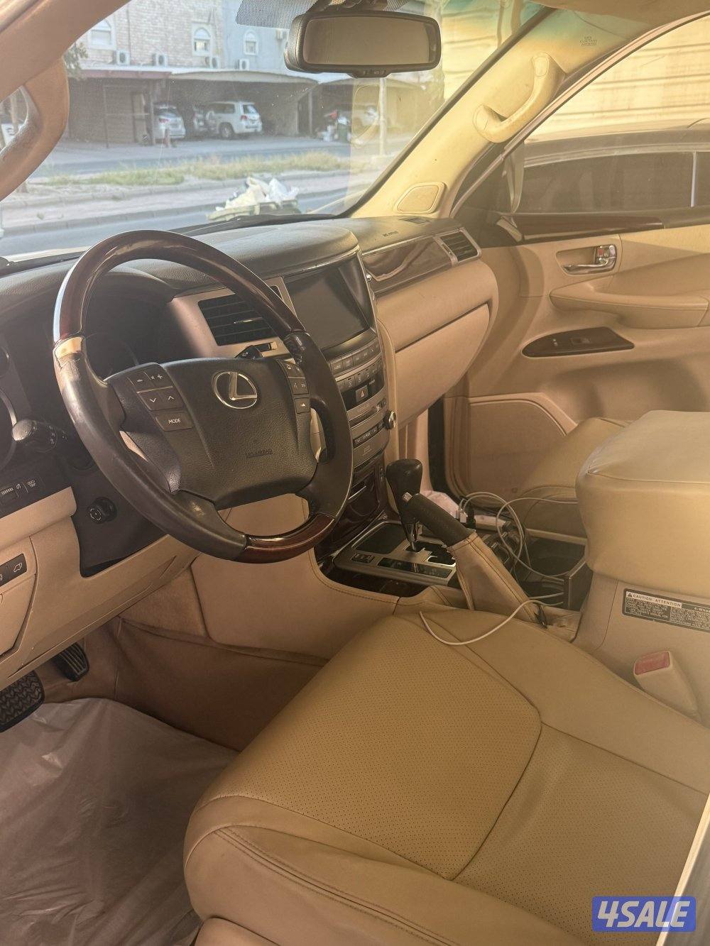 جيب لكزس LX570 موديل 2015 درجة أولى وارد الساير للبيع5