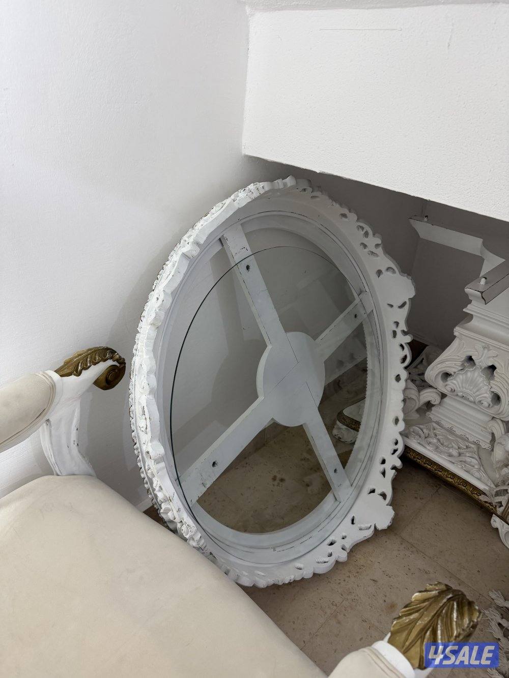 للبيع كرسين فخمه وطاوله   على سوم لاعلى سعر1