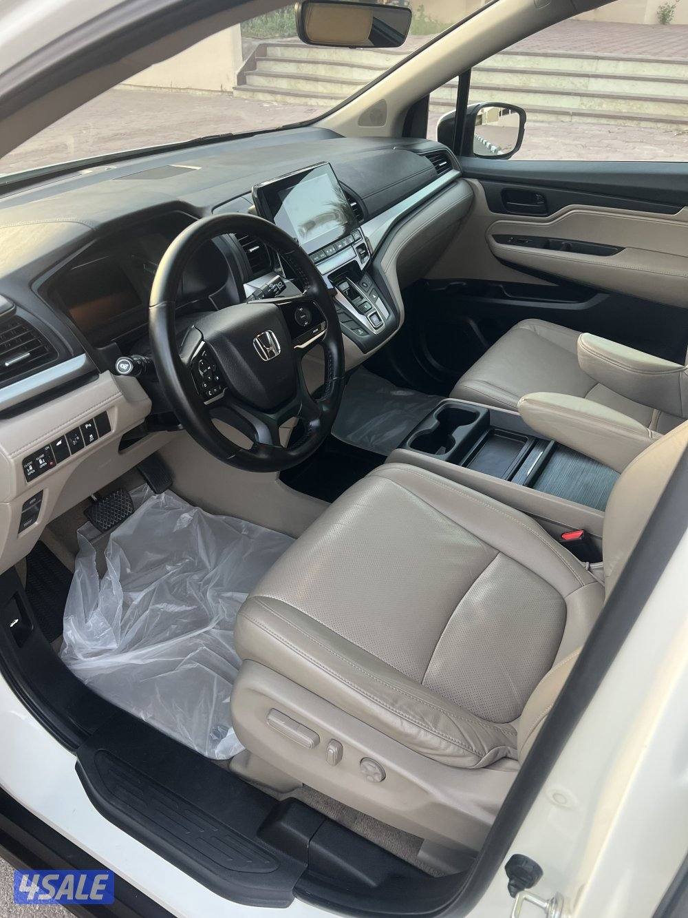 هوندا اوديسي موديل 2018 عداد190 الف صبغ الوكاله عدا قطعه شرط الفحص3