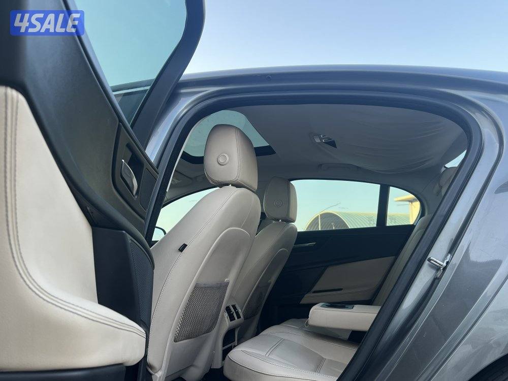 للبيع جاكوار XE موديل 20174