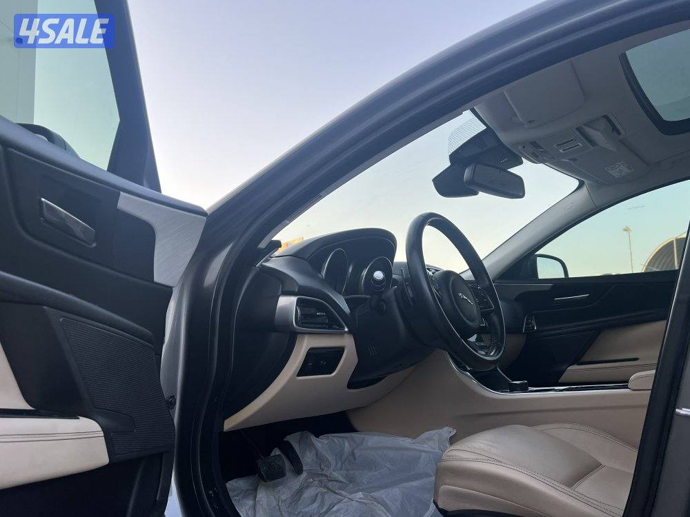 للبيع جاكوار XE موديل 20175