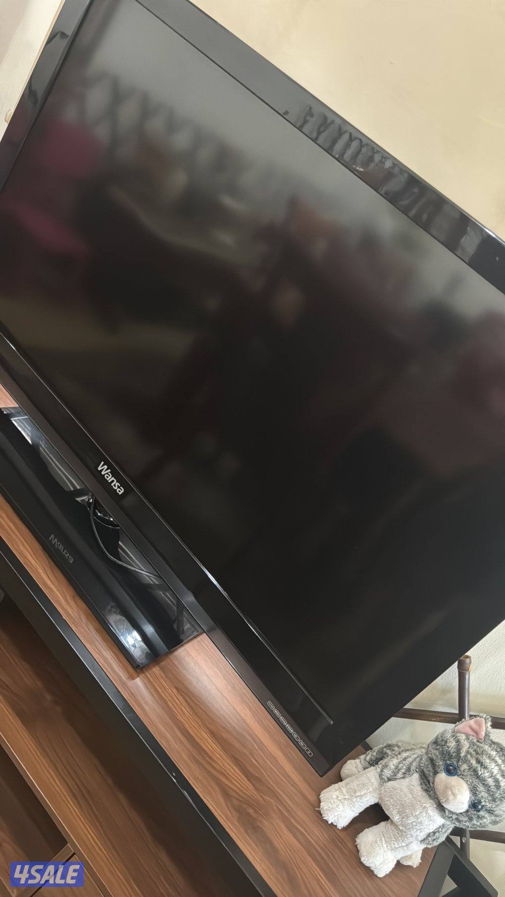 اغراض متفرقة للبيع تكييف ومكتبات تلفزيون وتلفزيون بحالة جيدة جداً1