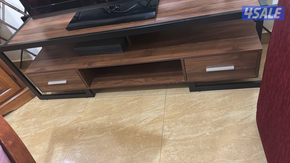 اغراض متفرقة للبيع تكييف ومكتبات تلفزيون وتلفزيون بحالة جيدة جداً2