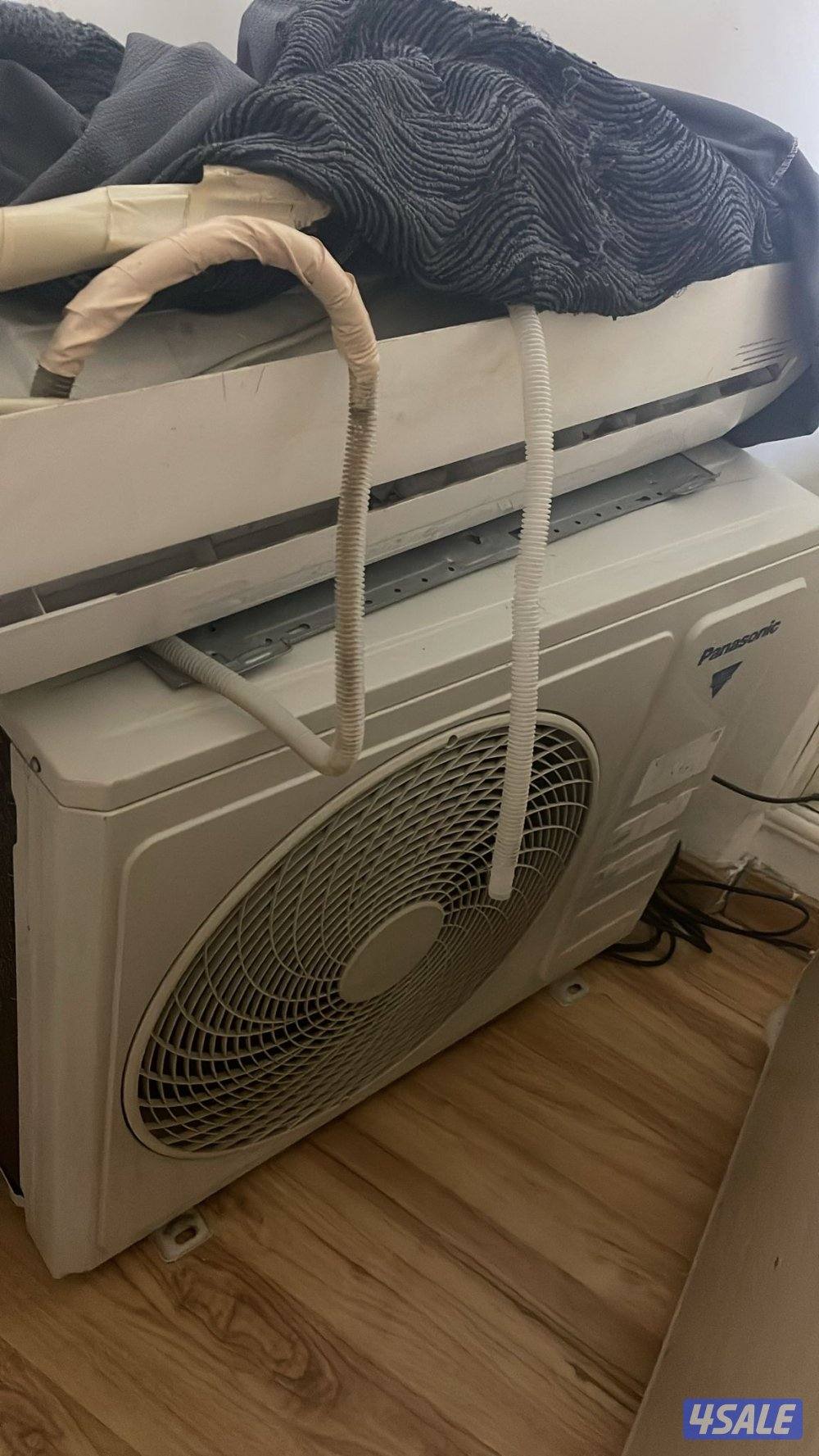 اغراض متفرقة للبيع تكييف ومكتبات تلفزيون وتلفزيون بحالة جيدة جداً4