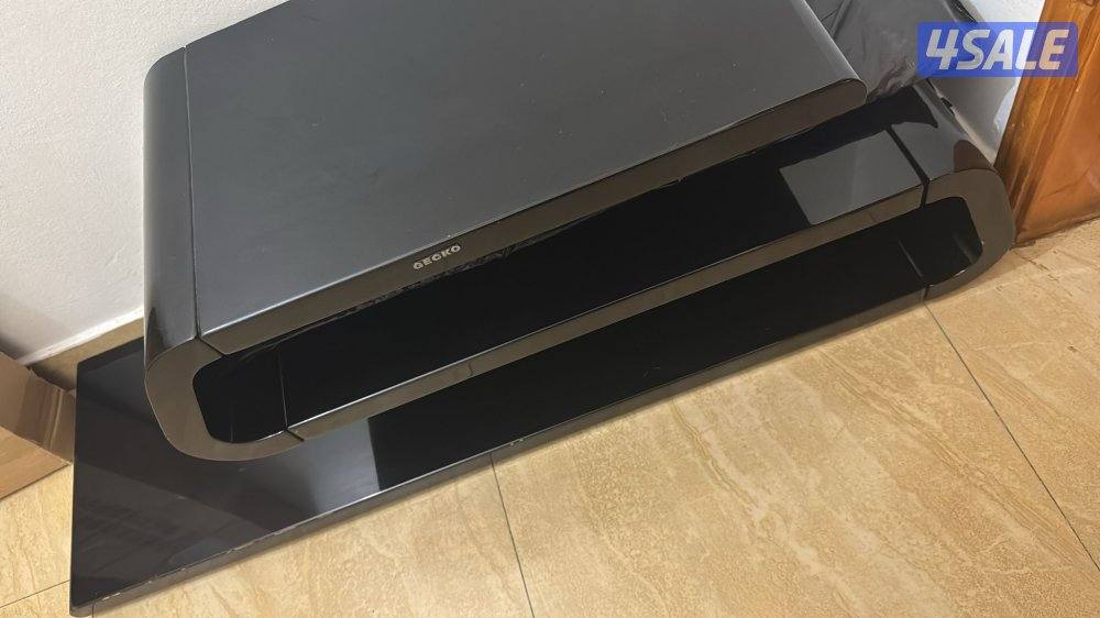 اغراض متفرقة للبيع تكييف ومكتبات تلفزيون وتلفزيون بحالة جيدة جداً6