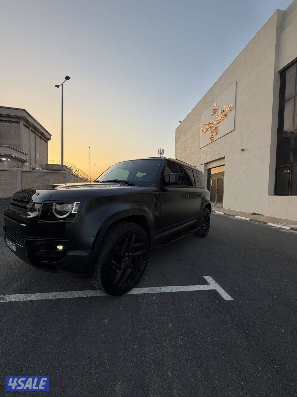 للبيع لاندروفر ديفندر 110  SE موديل 2023  سلندرV42