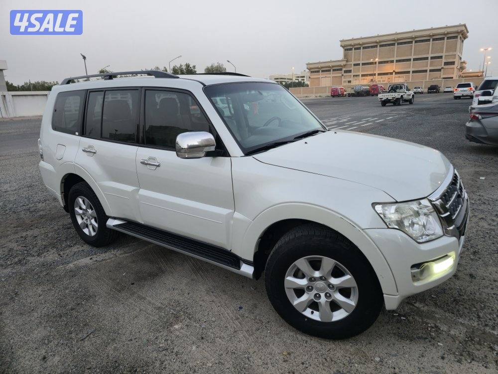 Mitsubishi Pajero 2017 model v6 GLS ( 76000 km )2