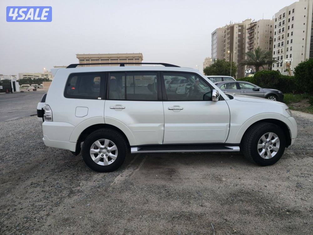 Mitsubishi Pajero 2017 model v6 GLS ( 76000 km )4