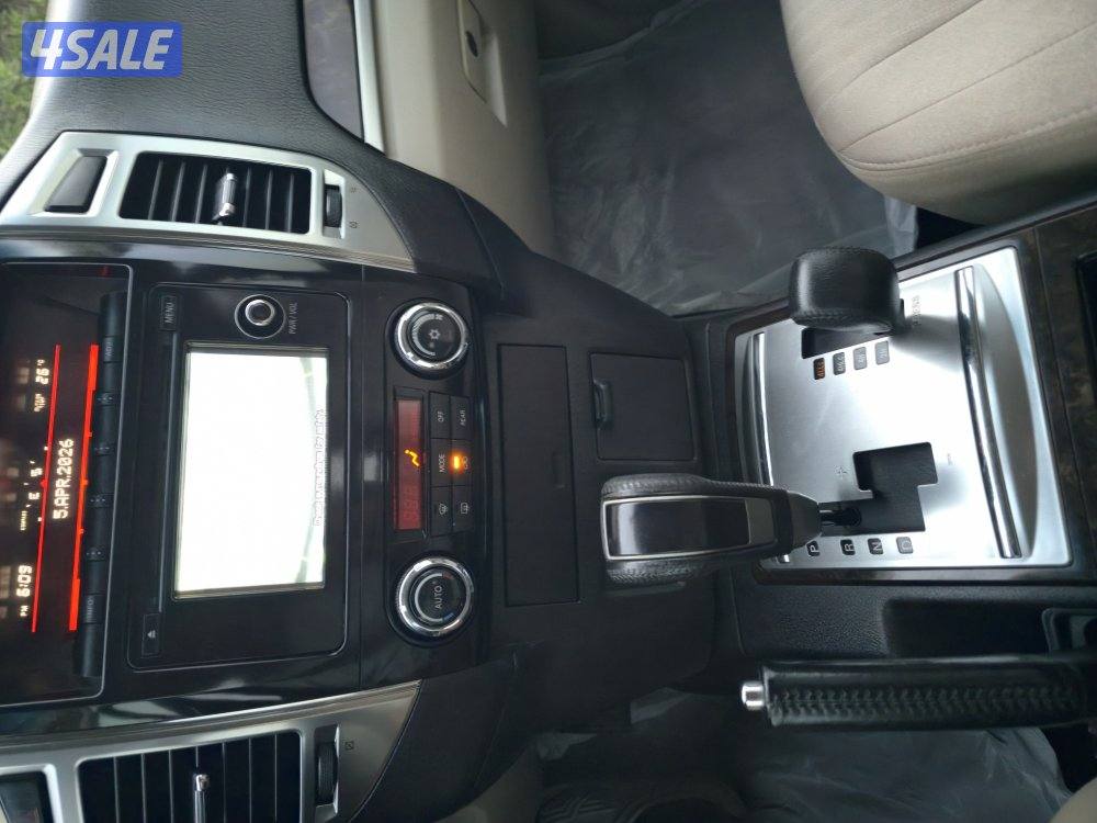 Mitsubishi Pajero 2017 model v6 GLS ( 76000 km )9