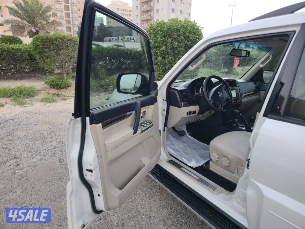Mitsubishi Pajero 2017 model v6 GLS ( 76000 km )10