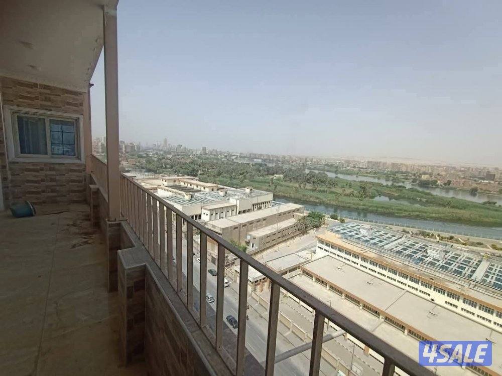 شقة مباشرة على النيل للبيع10