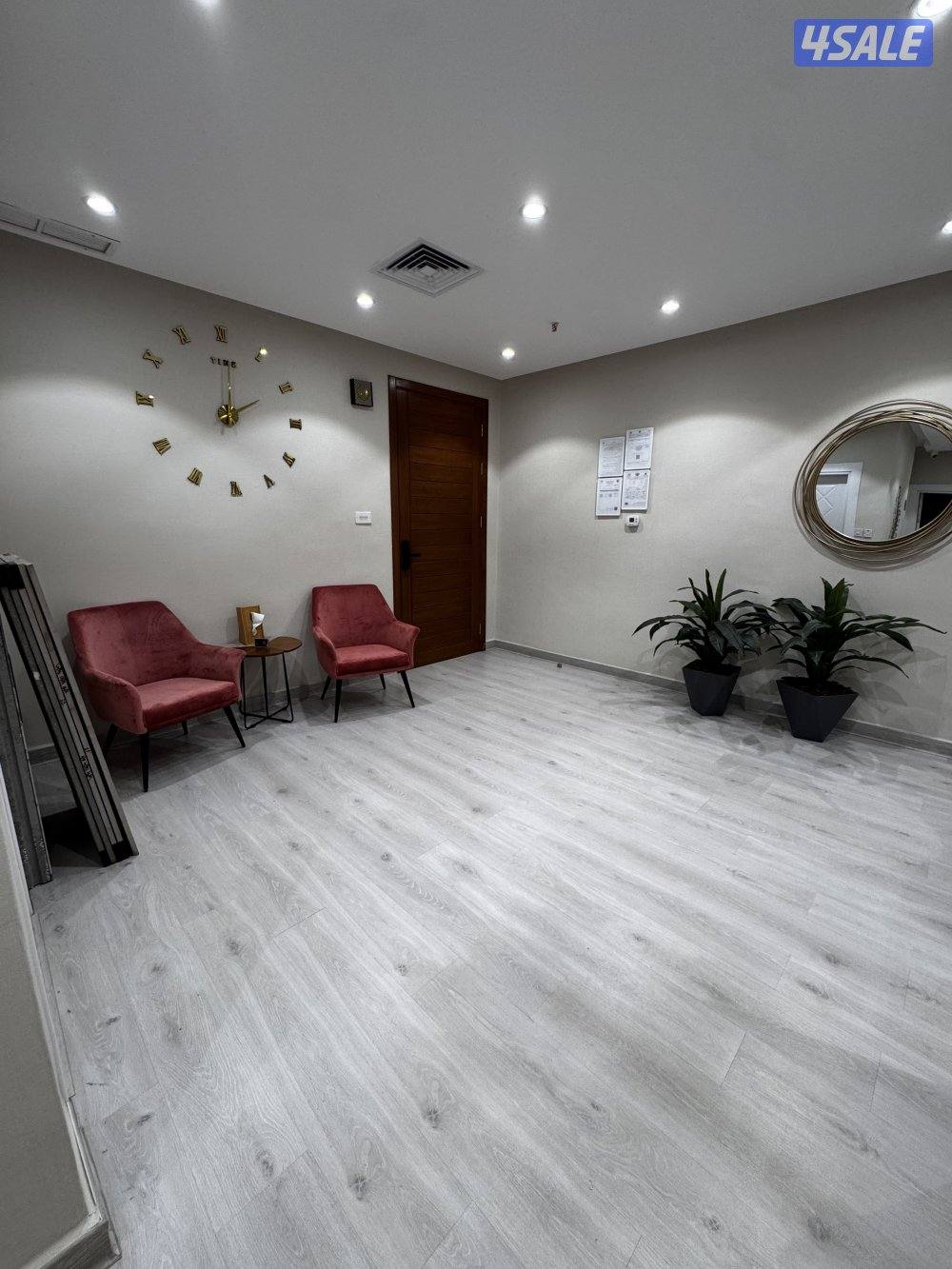 للبيع مكتب4