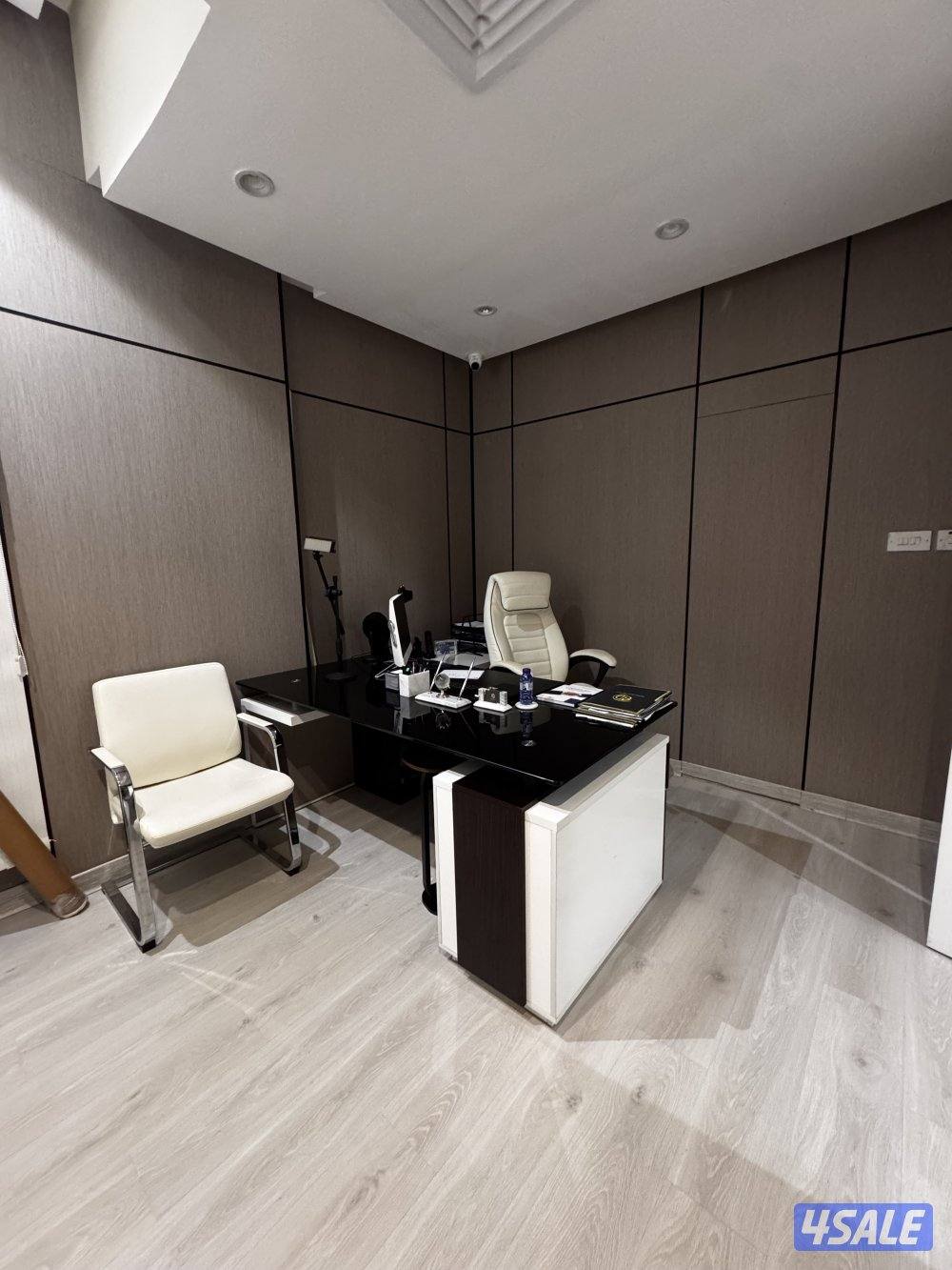 للبيع مكتب5