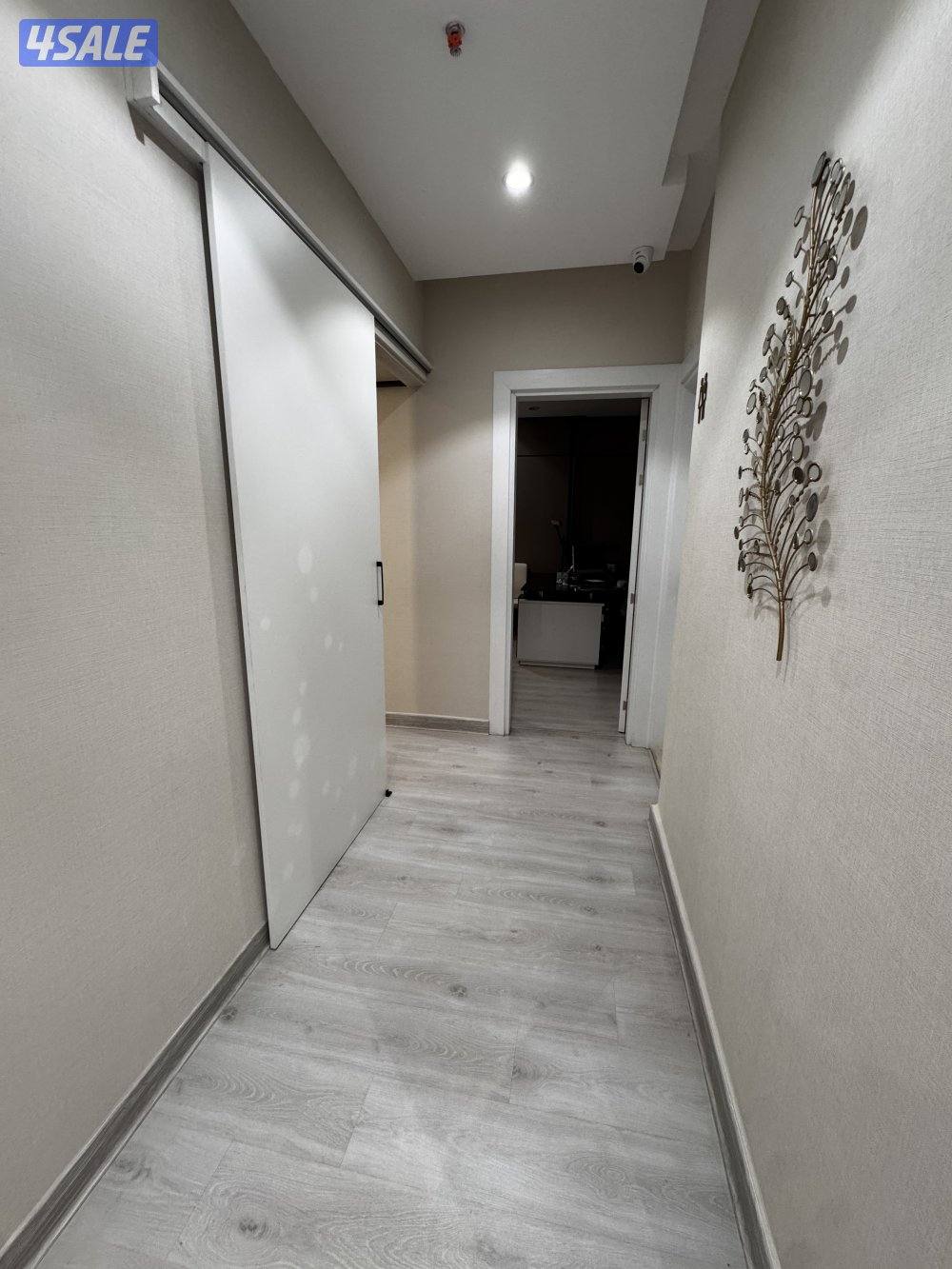 للبيع مكتب6