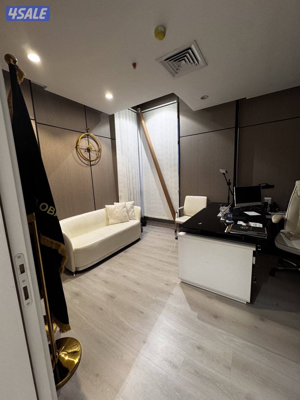 للبيع مكتب8