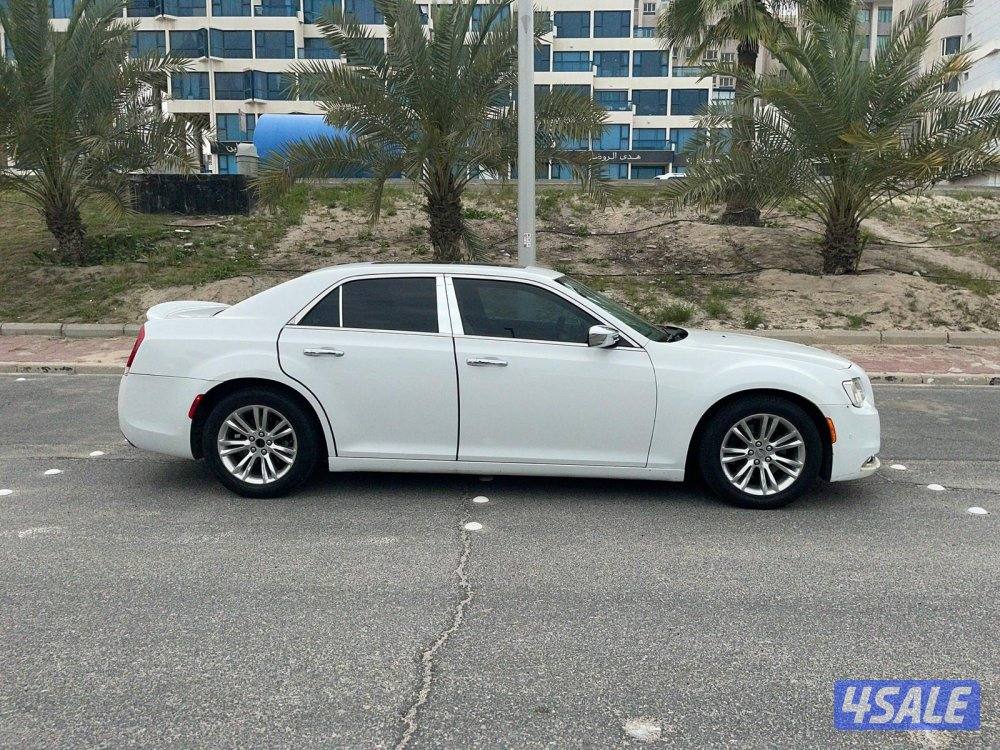 للبيع كرايسلر كامل المواصفات بانوراما0