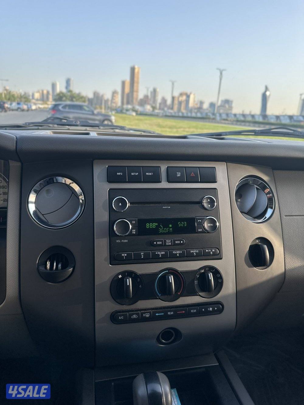 فورد اكسبديشن2012 للبيع حالة نادرة ماشية 67700 قابلة للزيادة بيمة سنة7