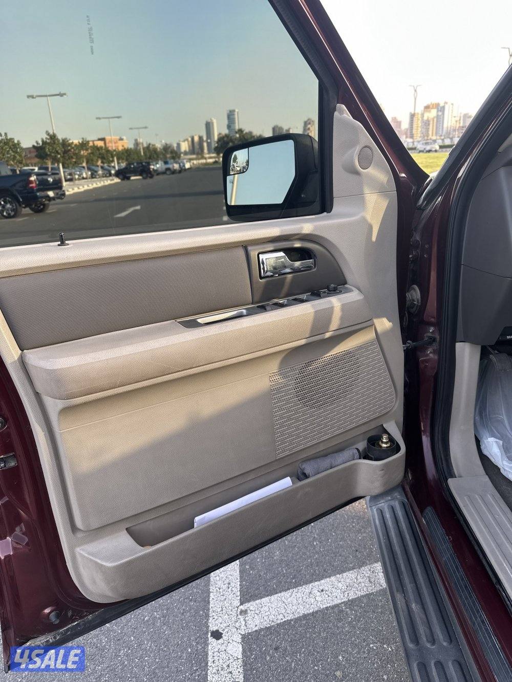 فورد اكسبديشن2012 للبيع حالة نادرة ماشية 67700 قابلة للزيادة بيمة سنة10