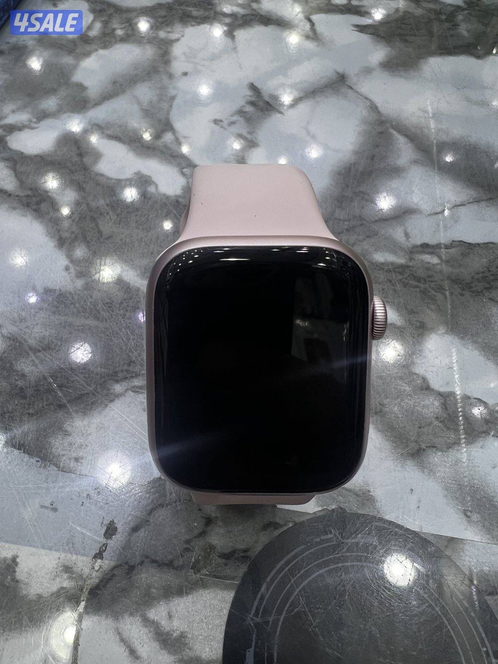 ساعه 9 مقاس 45 مع الشاحن الاصلي بطاريه 💯 نظيفه جدا0