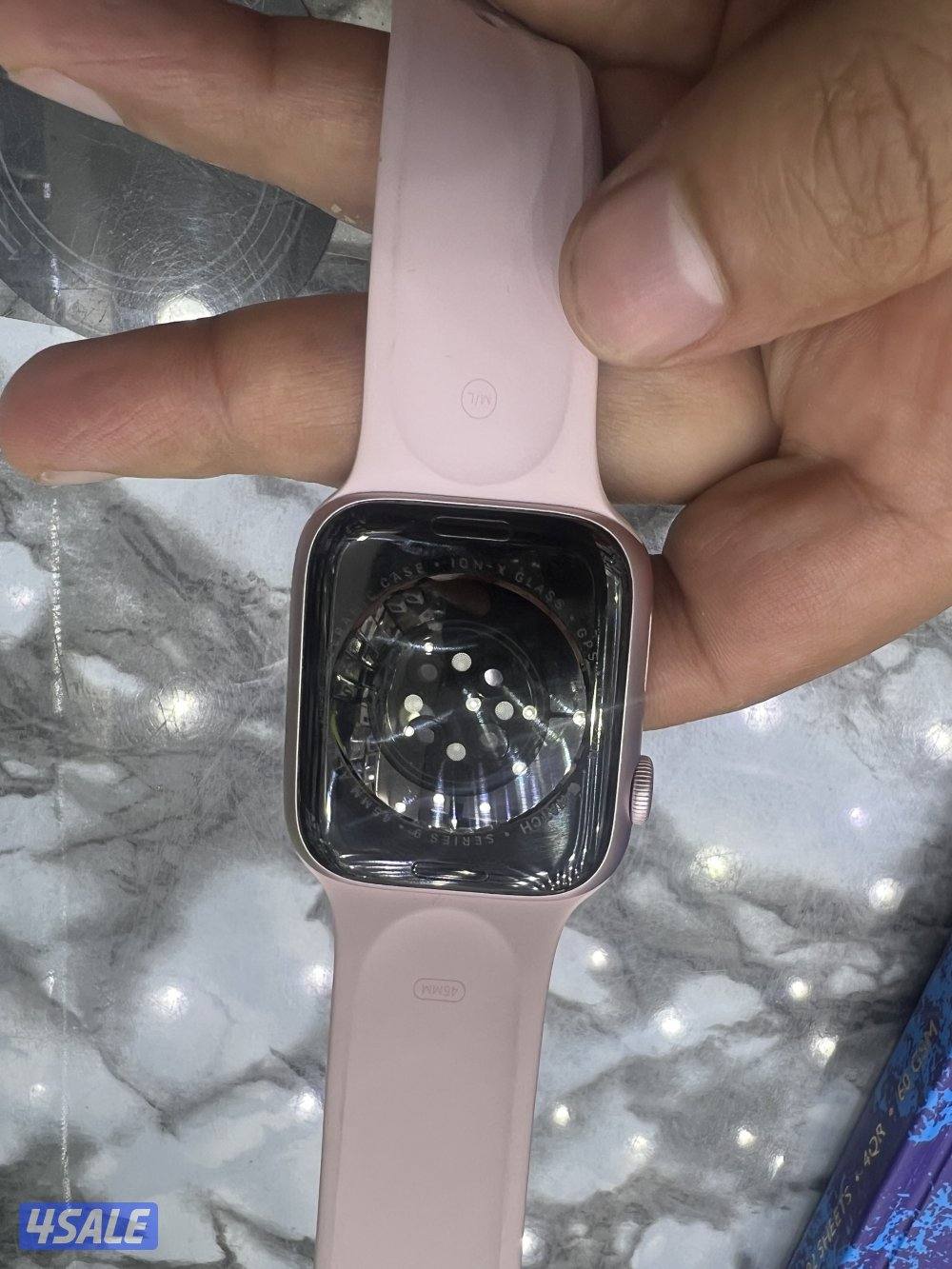 ساعه 9 مقاس 45 مع الشاحن الاصلي بطاريه 💯 نظيفه جدا2