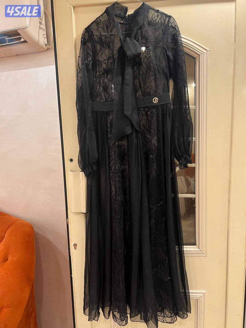 السلام عليكم عندي مجموعه ملابس من نفانيف ودراريع نضيفه جدا للبيع0