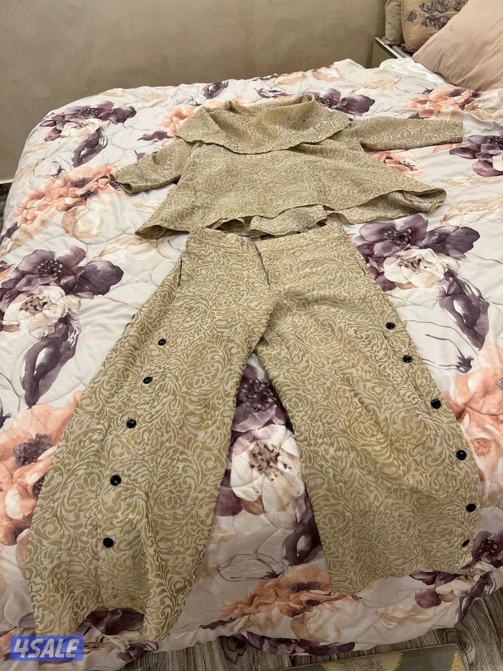 السلام عليكم عندي مجموعه ملابس من نفانيف ودراريع نضيفه جدا للبيع2