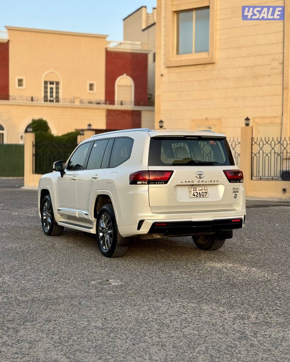 لاندكروزر GXR 2024 تحت الكفالة عداد 195