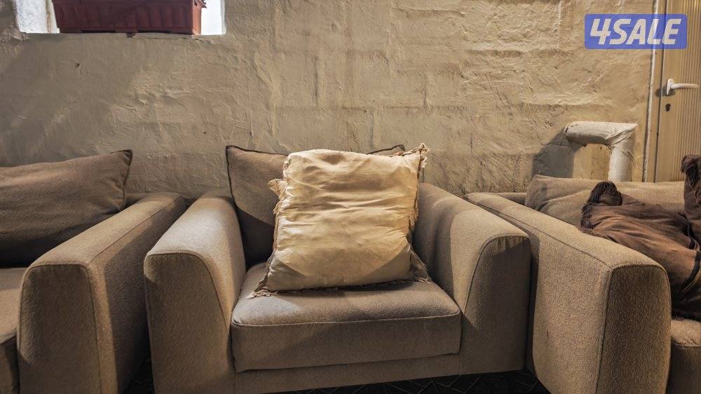 ثلاث غنفات مريحه مستعمله ورخيصه وعليها عرض ونظيفه1