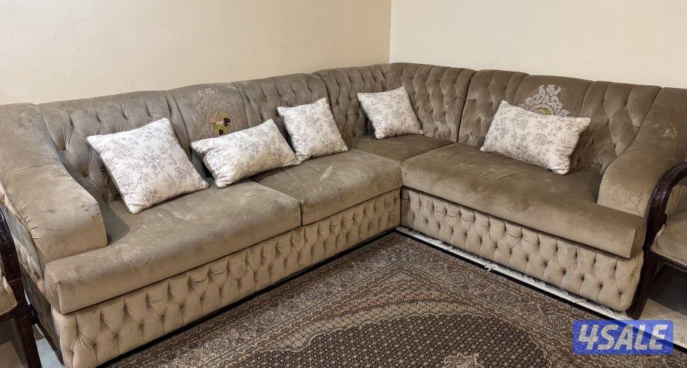 للبيع ٢ كورنر حرف L0