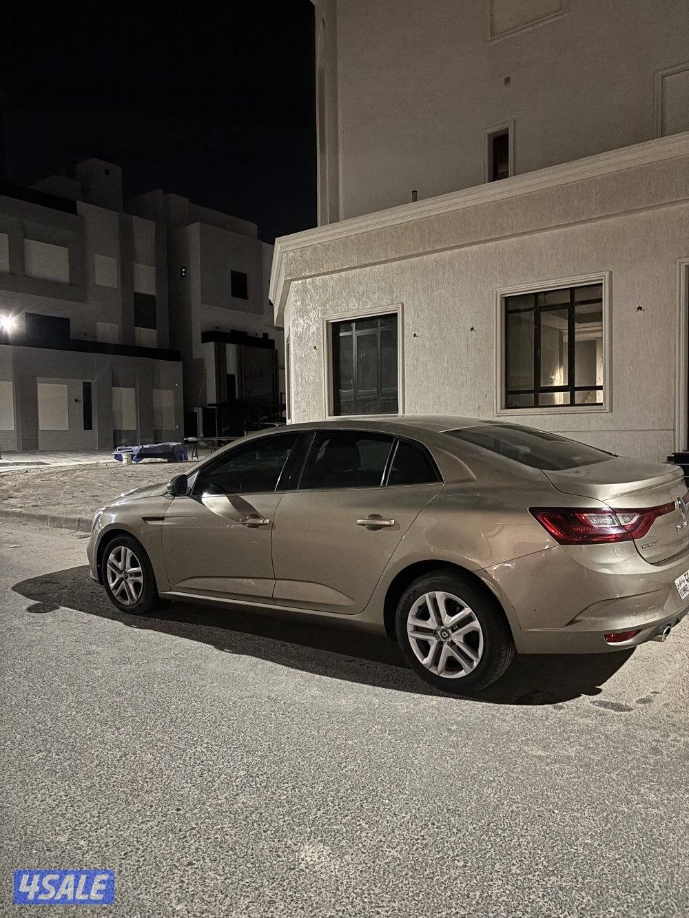 للبيع رينو ميقان موديل 2019 شرط الفحص السياره ماشيه 200 ألف2